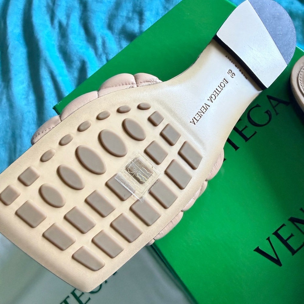Bottega Veneta Quilted Padded Slide Sandals in Beige - Picture 3 of 8
